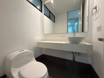Apartaestudio en arriendo en El Tesoro, Medellín, 57 m² · foto 3 de 12