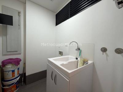 Apartaestudio en arriendo en El Tesoro, Medellín, 57 m² · foto 4 de 12