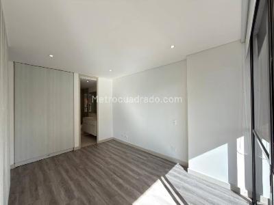 Apartaestudio en arriendo en El Tesoro, Medellín, 57 m² · foto 6 de 12