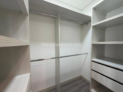 Apartaestudio en arriendo en El Tesoro, Medellín, 57 m² · foto 8 de 12