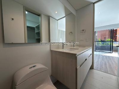 Apartaestudio en arriendo en El Tesoro, Medellín, 57 m² · foto 9 de 12