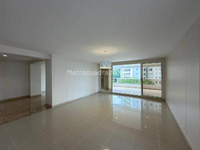 Apartamento de 4 alcobas en venta en Los Balsos, Medellín, 380 m² · foto 4 de 20