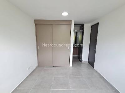 Apartamento de 3 alcobas en venta en Santa Ana, Bello, 63 m² · foto 10 de 20