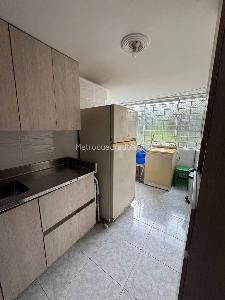 Apartamento en arriendo en Los Colores, Medellín · foto 3 de 12