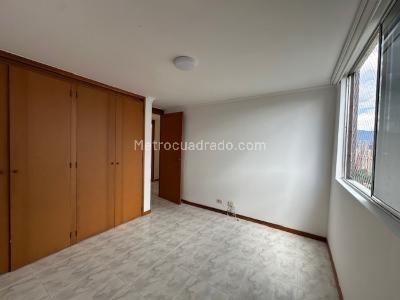 Apartamento de 4 alcobas en arriendo en Altos Del Poblado, Medellín, 110 m² · foto 13 de 19