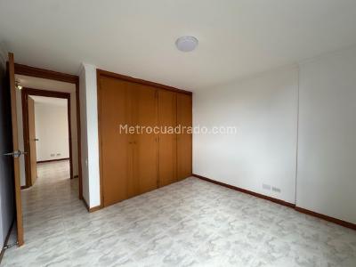 Apartamento de 4 alcobas en arriendo en Altos Del Poblado, Medellín, 110 m² · foto 17 de 19