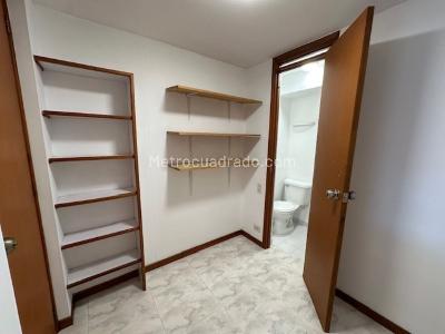 Apartamento de 4 alcobas en arriendo en Altos Del Poblado, Medellín, 110 m² · foto 18 de 19