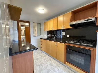 Apartamento de 4 alcobas en arriendo en Altos Del Poblado, Medellín, 110 m² · foto 4 de 19