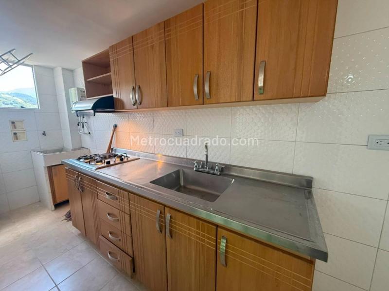 Apartamento en Arriendo, Loma De Los Bernal, Medellín - Więcej