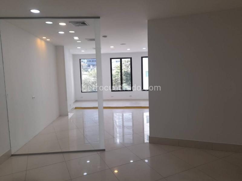 Local Comercial en Arriendo, Milla De Oro, Medellín - Vista 2