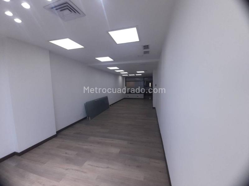 Local Comercial en Arriendo, Milla De Oro, Medellín - Mehr