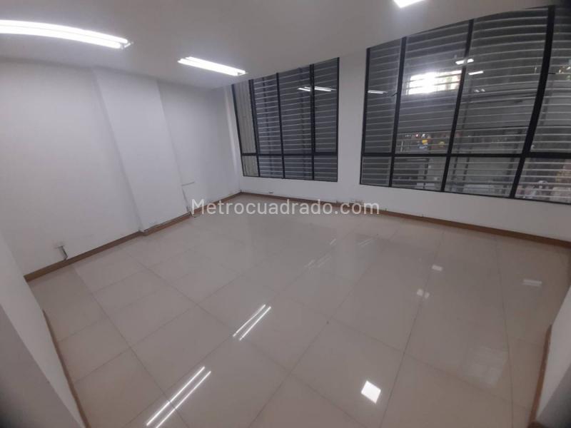 Local Comercial en Arriendo, Milla De Oro, Medellín - Más