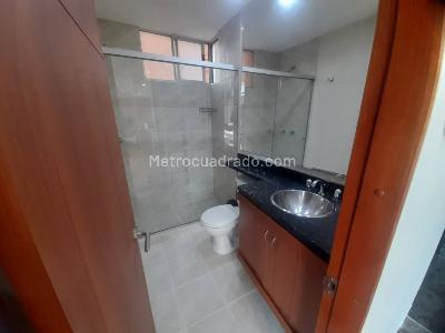 Apartamento de 3 alcobas en venta en Los Naranjos, Medellín, 141 m² · foto 14 de 20