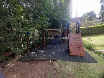 Apartamento de 3 alcobas en venta en Los Naranjos, Medellín, 141 m² · foto 19 de 20