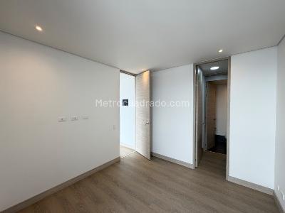 Apartamento de 2 alcobas en arriendo en El Tesoro, Medellín, 87 m² · foto 10 de 16