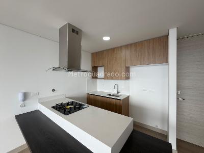 Apartamento de 2 alcobas en arriendo en El Tesoro, Medellín, 87 m² · foto 2 de 16