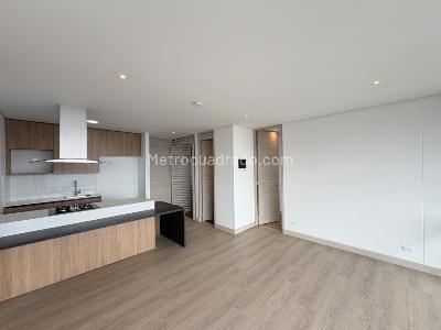 Apartamento de 2 alcobas en arriendo en El Tesoro, Medellín, 87 m² · foto 3 de 16