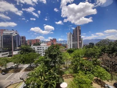 Apartamento de 3 alcobas en arriendo en Loma Del Campestre, Medellín, 137 m² · foto 2 de 20