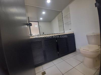 Apartamento de 3 alcobas en arriendo en Loma Del Campestre, Medellín, 137 m² · foto 15 de 20