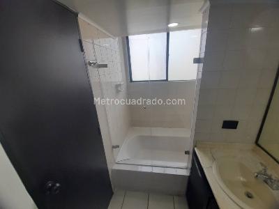 Apartamento de 3 alcobas en arriendo en Loma Del Campestre, Medellín, 137 m² · foto 16 de 20