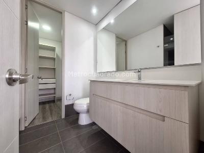 Apartaestudio en venta en El Tesoro, Medellín, 57 m² · foto 7 de 11