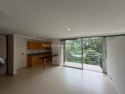 Apartaestudio en venta en El Poblado, Medellín, 56 m² · foto 2 de 10