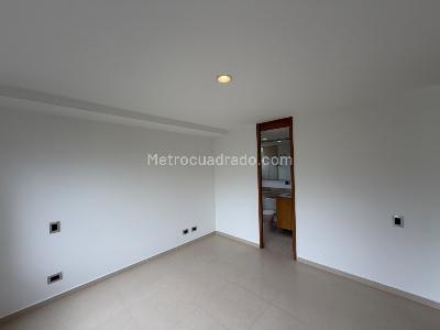 Apartaestudio en venta en El Poblado, Medellín, 56 m² · foto 3 de 10