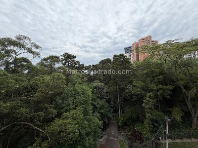 Apartaestudio en venta en El Poblado, Medellín, 56 m² · foto 6 de 10