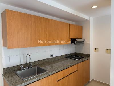 Apartaestudio en venta en El Poblado, Medellín, 56 m² · foto 8 de 10