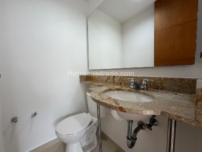 Apartaestudio en venta en El Poblado, Medellín, 56 m² · foto 9 de 10