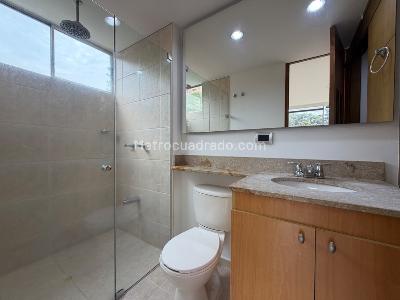 Apartaestudio en venta en El Poblado, Medellín, 56 m² · foto 10 de 10