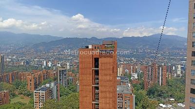Apartaestudio en venta en El Tesoro, Medellín, 67 m² · foto 2 de 17