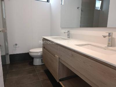Apartaestudio en venta en El Tesoro, Medellín, 67 m² · foto 8 de 20