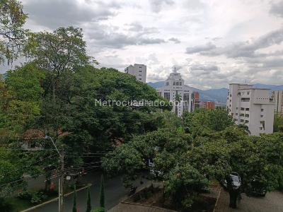 Apartamento de 2 alcobas en venta en Loma Del Campestre, Medellín, 179 m² · foto 10 de 20