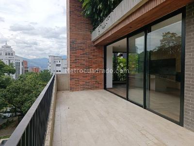 Apartamento de 2 alcobas en venta en Loma Del Campestre, Medellín, 179 m² · foto 2 de 20