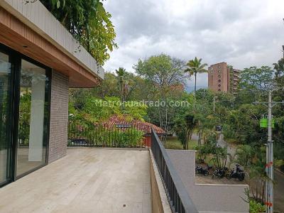 Apartamento de 2 alcobas en venta en Loma Del Campestre, Medellín, 179 m² · foto 3 de 20