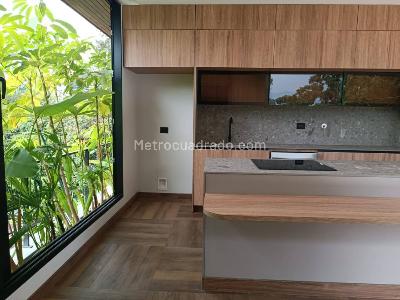 Apartamento de 2 alcobas en venta en Loma Del Campestre, Medellín, 179 m² · foto 5 de 20