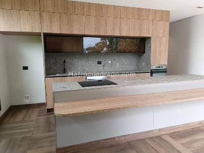 Apartamento de 2 alcobas en venta en Loma Del Campestre, Medellín, 179 m² · foto 8 de 20