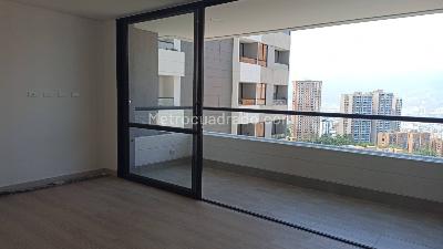 Apartaestudio en venta en El Tesoro, Medellín, 67 m² · foto 2 de 20