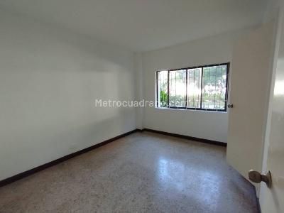 Apartamento de 4 alcobas en venta en Conquistadores, Medellín, 137 m² · foto 5 de 9