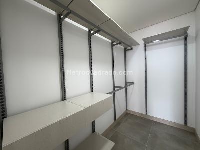 Apartamento de 2 alcobas en arriendo en El Tesoro, Medellín, 87 m² · foto 10 de 15