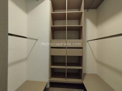 Apartamento de 3 alcobas en arriendo en Altos Del Poblado, Medellín, 79 m² · foto 10 de 15