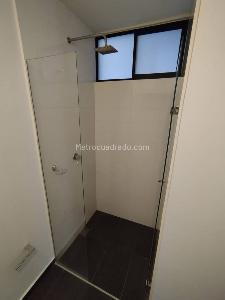 Apartamento de 3 alcobas en arriendo en Altos Del Poblado, Medellín, 79 m² · foto 2 de 15