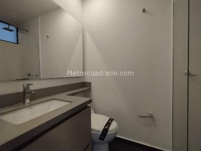 Apartamento de 3 alcobas en arriendo en Altos Del Poblado, Medellín, 79 m² · foto 8 de 15