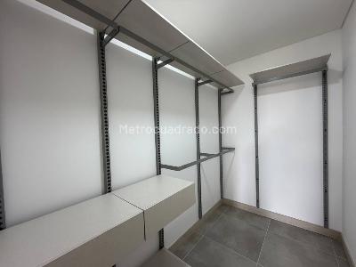 Apartamento de 2 alcobas en arriendo en El Poblado, Medellín, 87 m² · foto 10 de 15