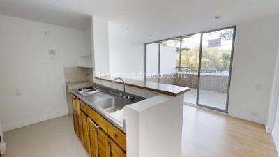 Apartamento de 1 alcoba en venta en La Aguacatala, Medellín, 65 m² · foto 1 de 20