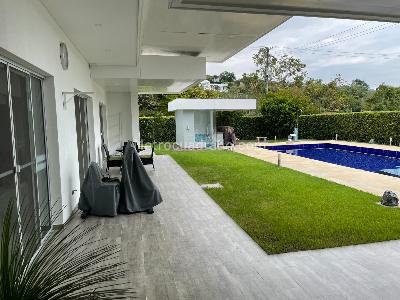 Casa de 4 alcobas en venta en Verde Horizonte Jamundi, Cali, 1094 m² · foto 3 de 5