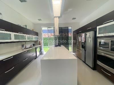 Casa de 4 alcobas en venta en Altos De Ciudad Jardin, Cali, 1088 m² · foto 12 de 20