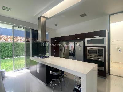 Casa de 4 alcobas en venta en Altos De Ciudad Jardin, Cali, 1088 m² · foto 14 de 20