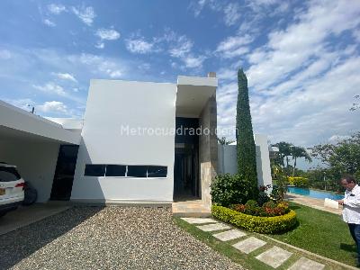 Casa de 4 alcobas en venta en Altos De Ciudad Jardin, Cali, 1088 m² · foto 2 de 20
